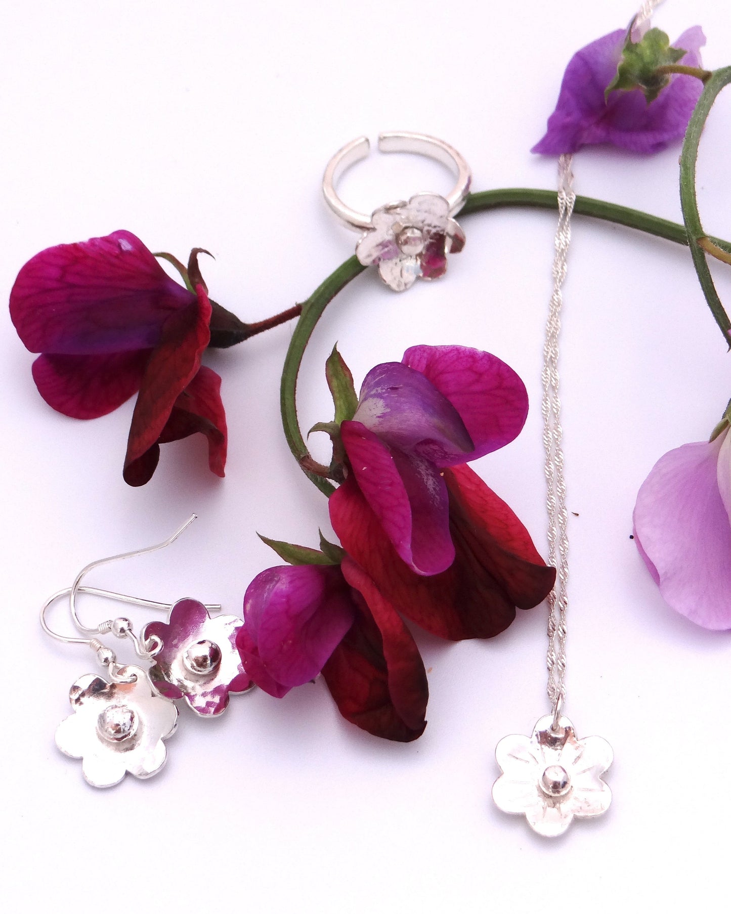 Handmade sterling silver jewellery inspired by nature: earrings, pendant and ring